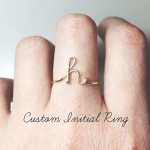 Anillos con forma de tu inicial a precio de risa