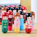 Balsamos labiales con forma de muñecas japonesas