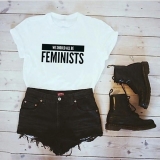 Camiseta básica con mensaje feminista