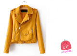 Chaqueta amarilla de la vecina rubia
