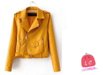 Chaqueta amarilla de la vecina rubia