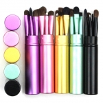Latas de viaje con 5 brochas de maquillaje baratísimas