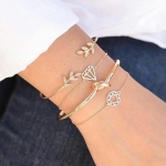 Pack de 4 pulseras de moda doradas por menos de 1€