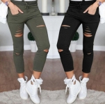 Pantalones de pitillo tobilleros rajados