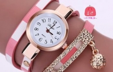 Pulsera fina con charm y reloj